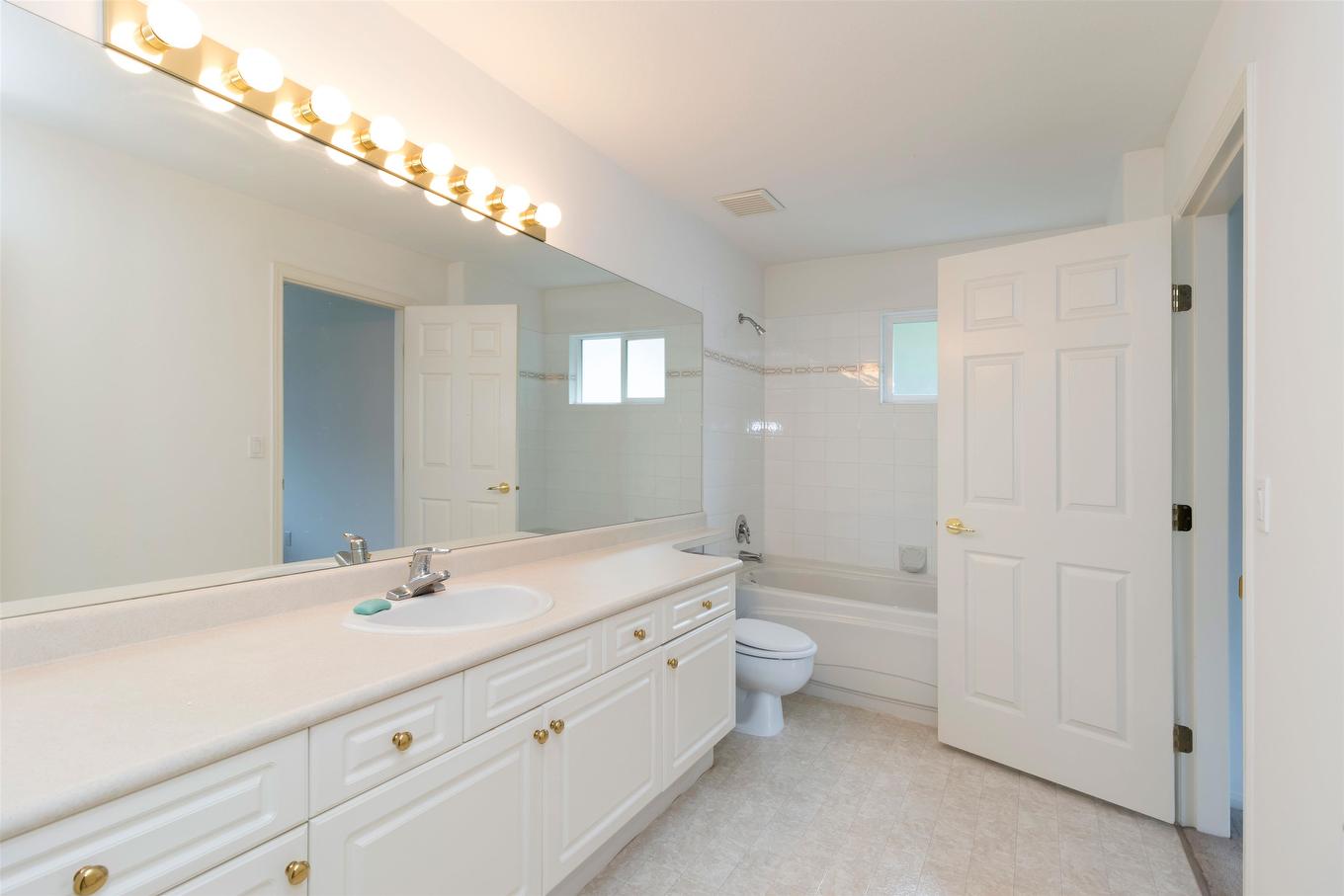 1642 Plateau Crescent, Coquitlam, BC