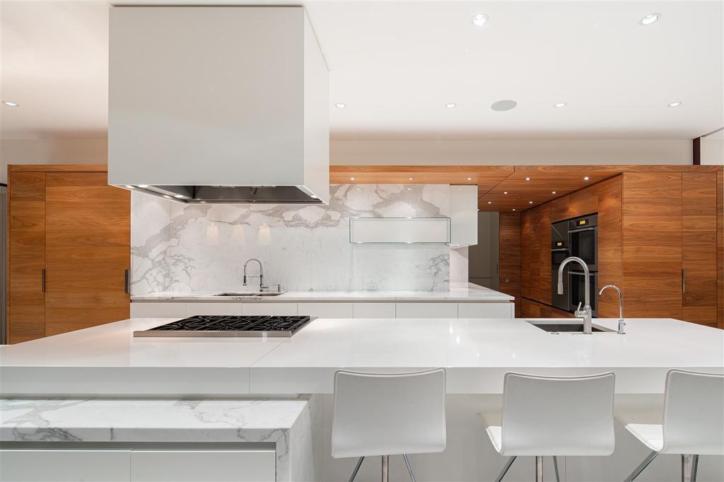 1071 Groveland Road, West Vancouver, BC