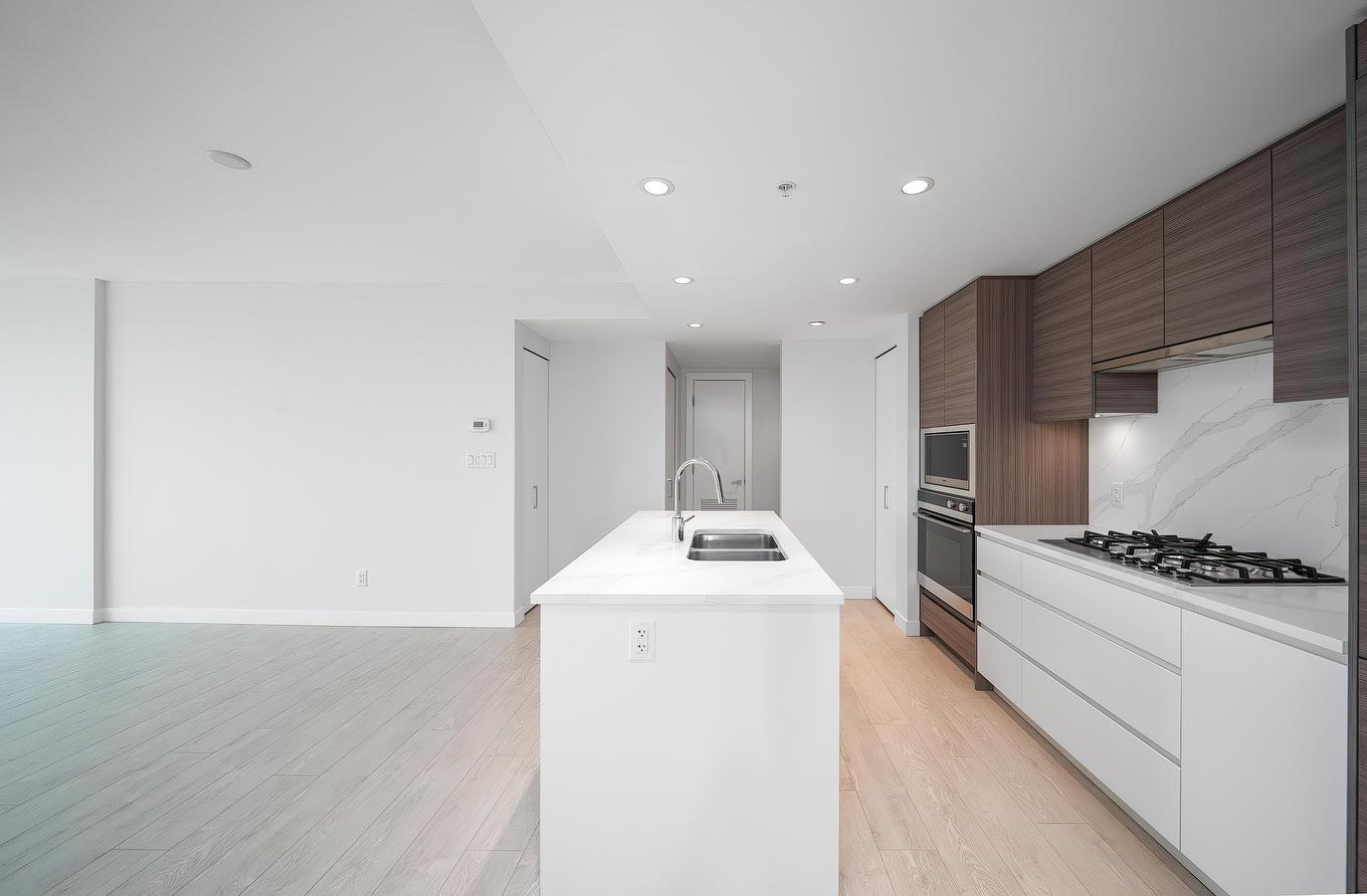 1007-6833 Buswell Street, Richmond, BC