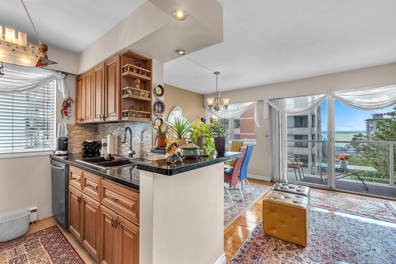 306-1750 Esquimalt Avenue, West Vancouver, BC