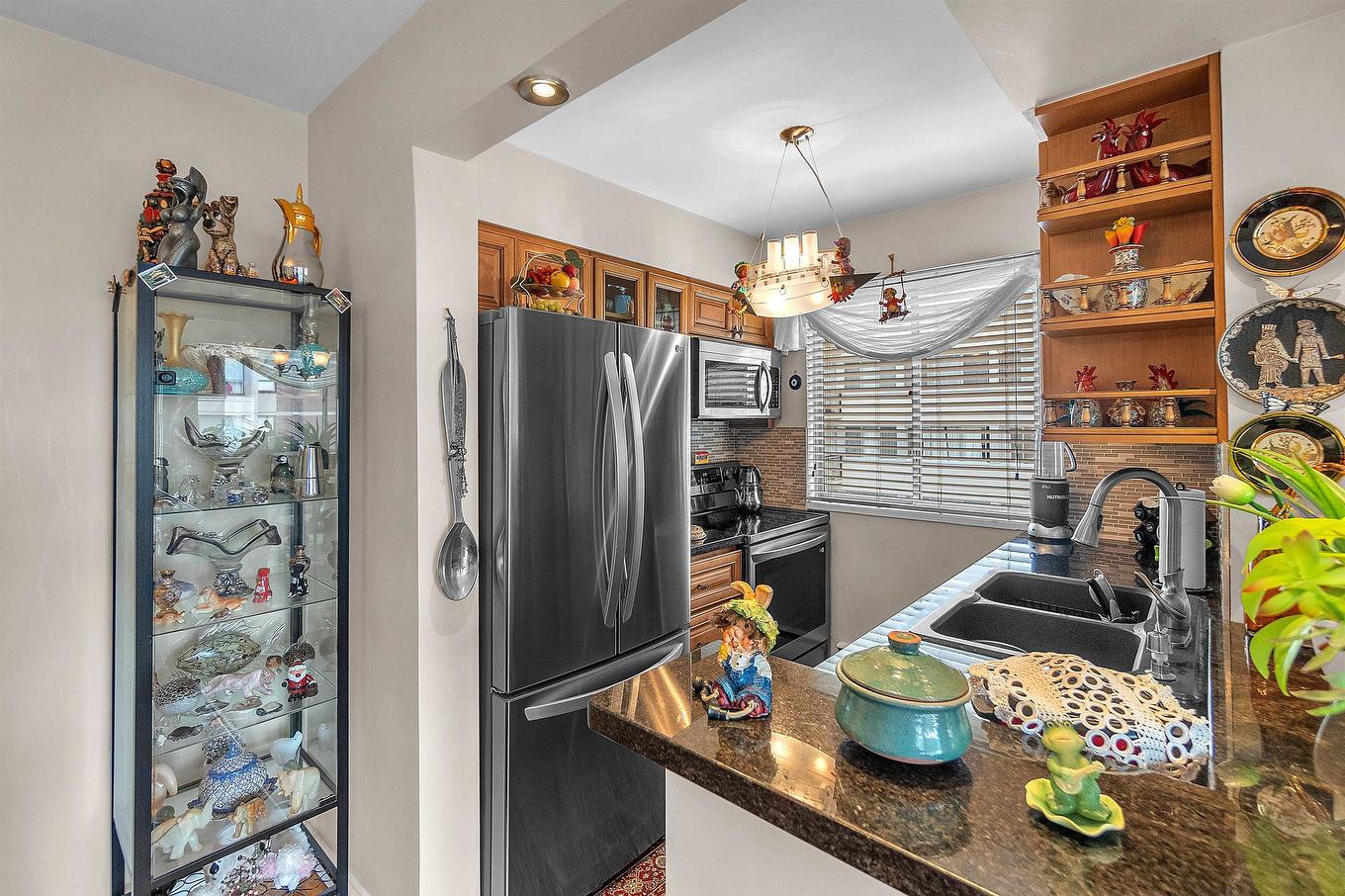 306-1750 Esquimalt Avenue, West Vancouver, BC