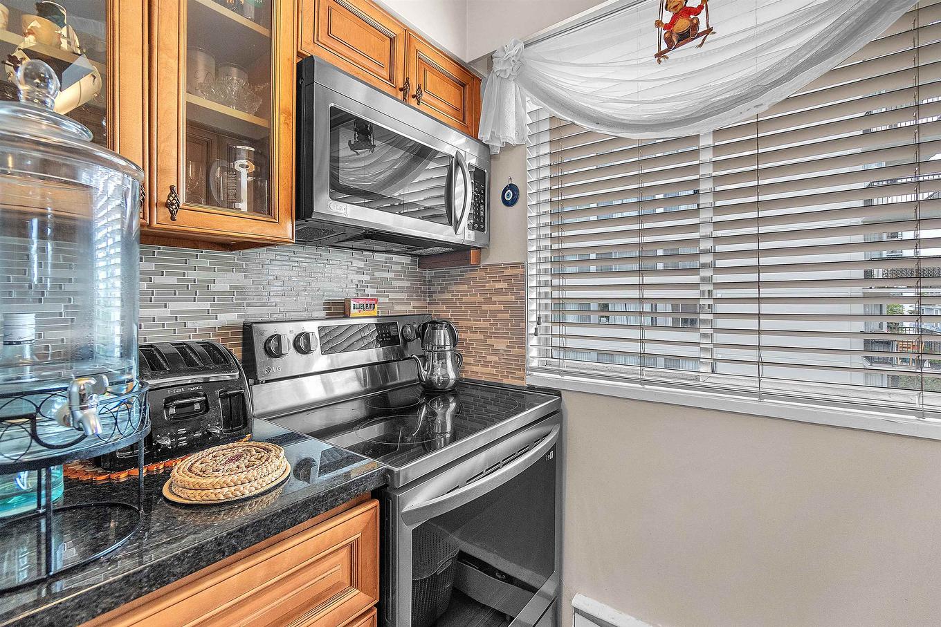 306-1750 Esquimalt Avenue, West Vancouver, BC