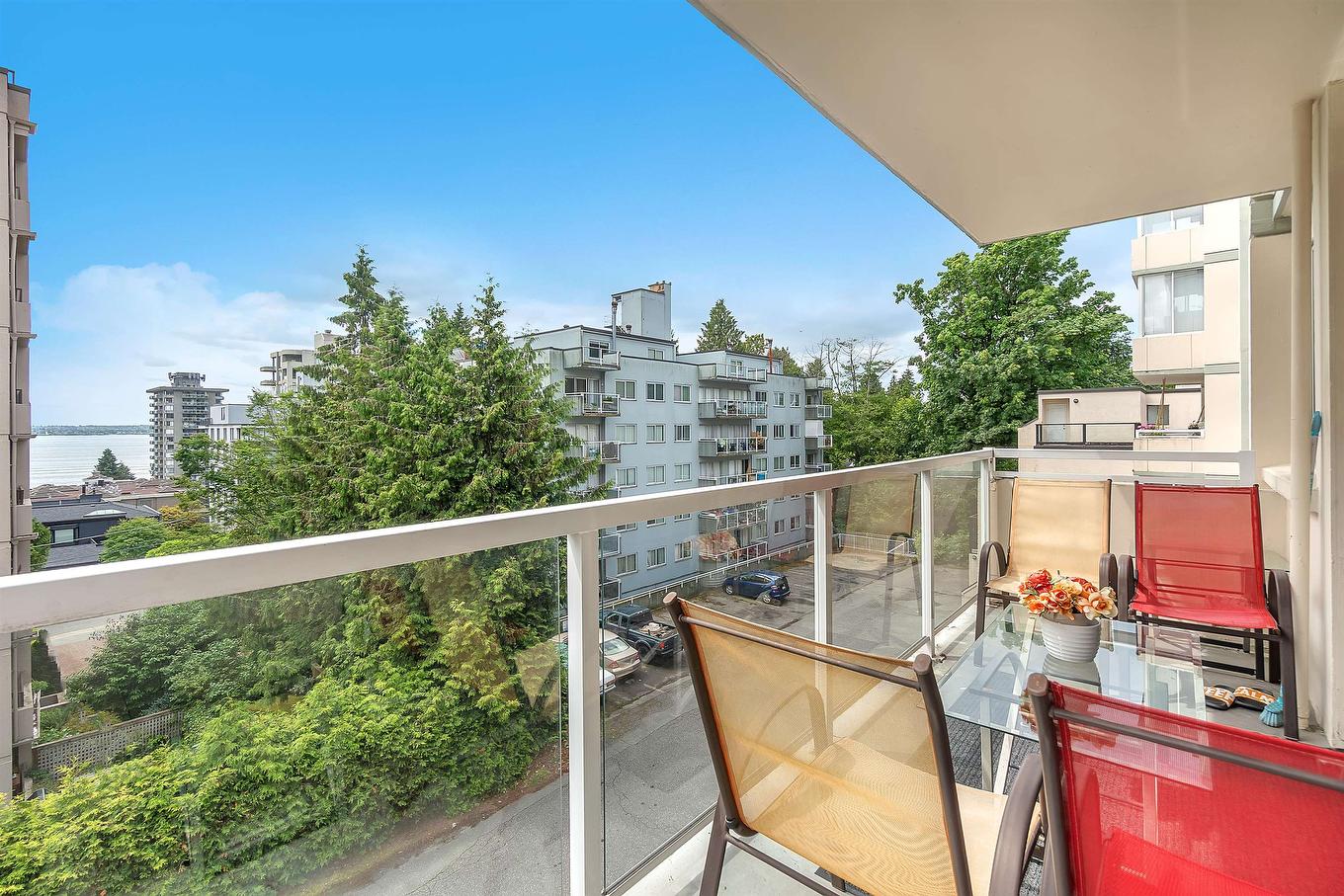 306-1750 Esquimalt Avenue, West Vancouver, BC