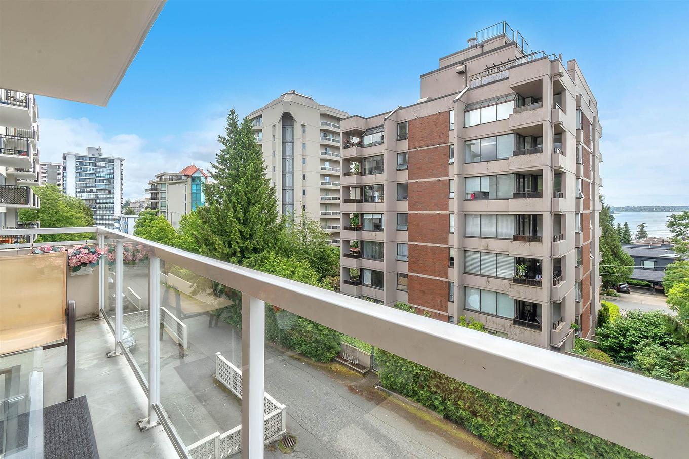 306-1750 Esquimalt Avenue, West Vancouver, BC