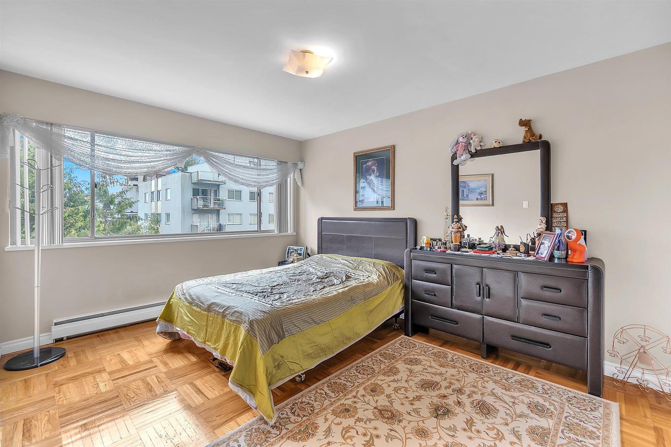 306-1750 Esquimalt Avenue, West Vancouver, BC