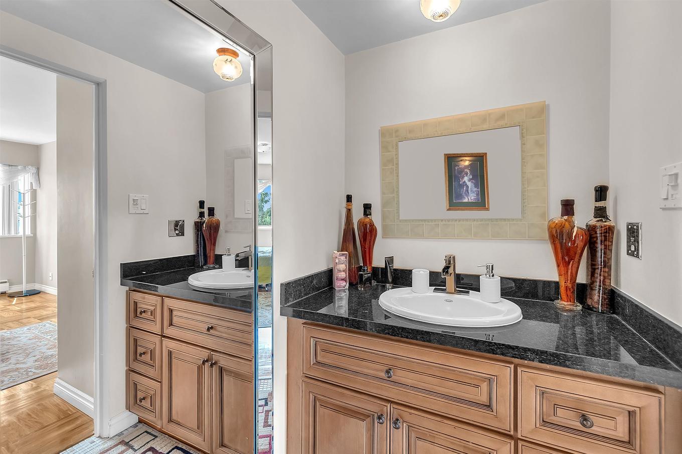 306-1750 Esquimalt Avenue, West Vancouver, BC