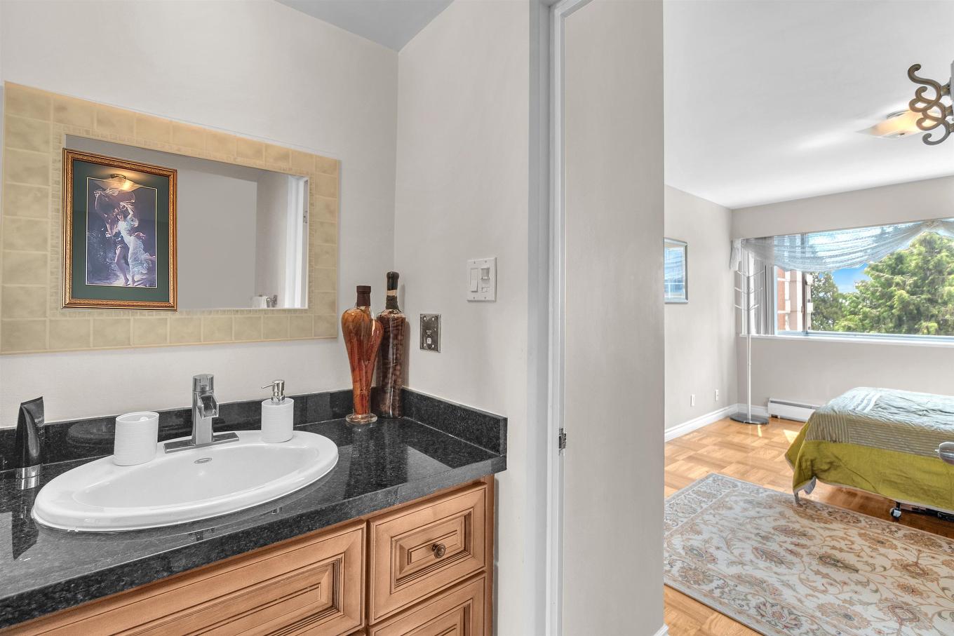 306-1750 Esquimalt Avenue, West Vancouver, BC