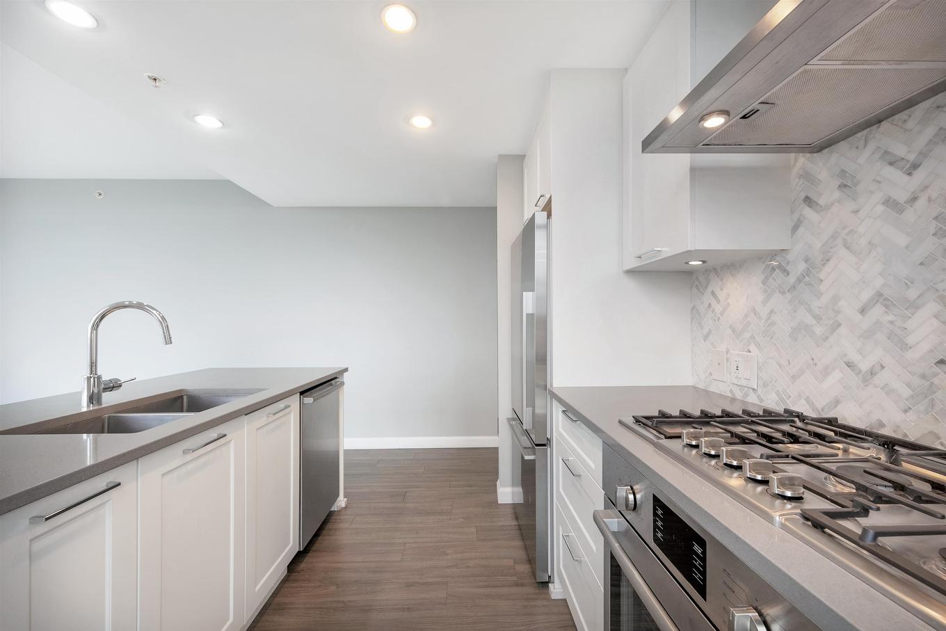 2302-520 Como Lake Avenue, Coquitlam, BC