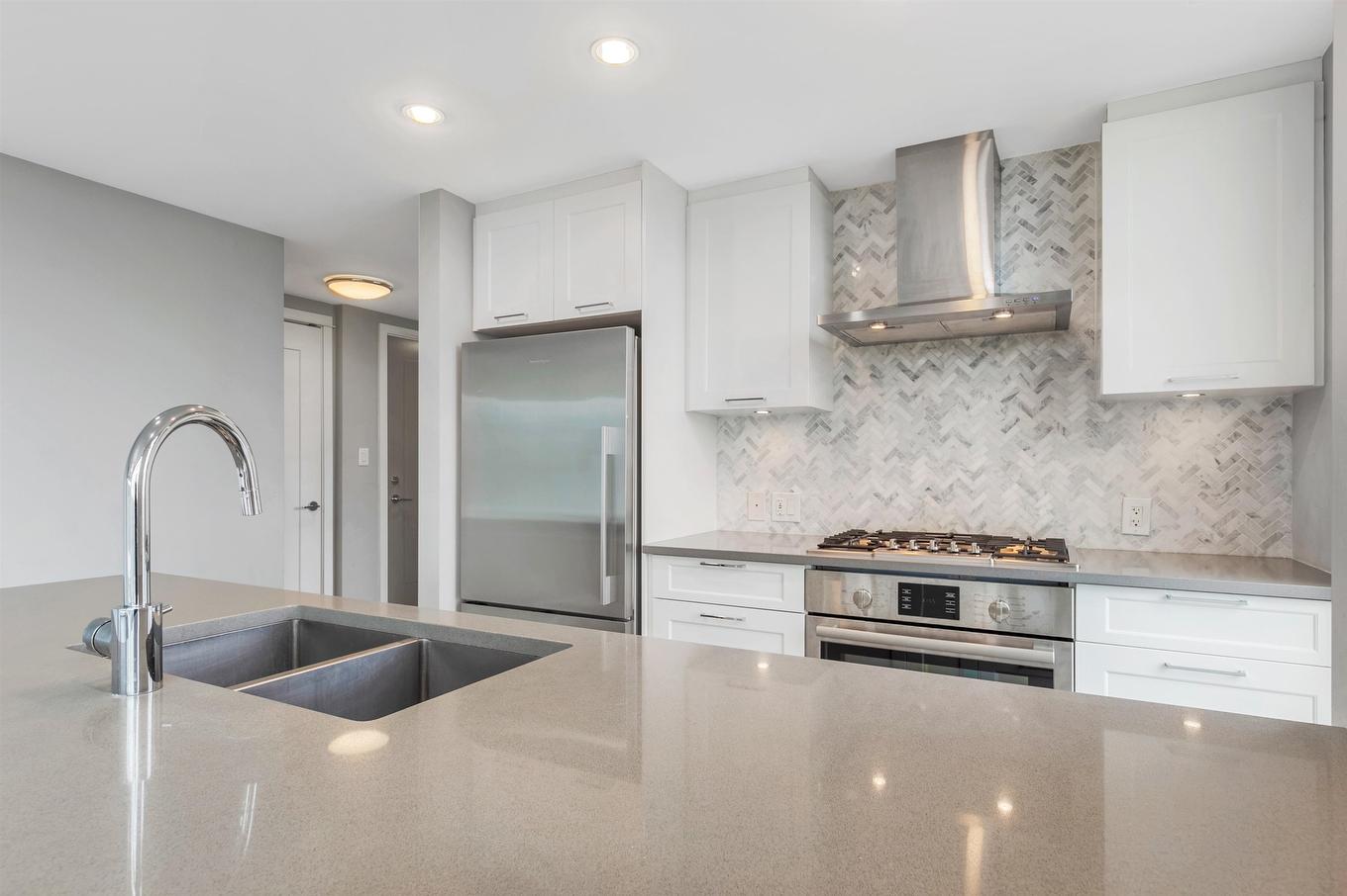 2302-520 Como Lake Avenue, Coquitlam, BC