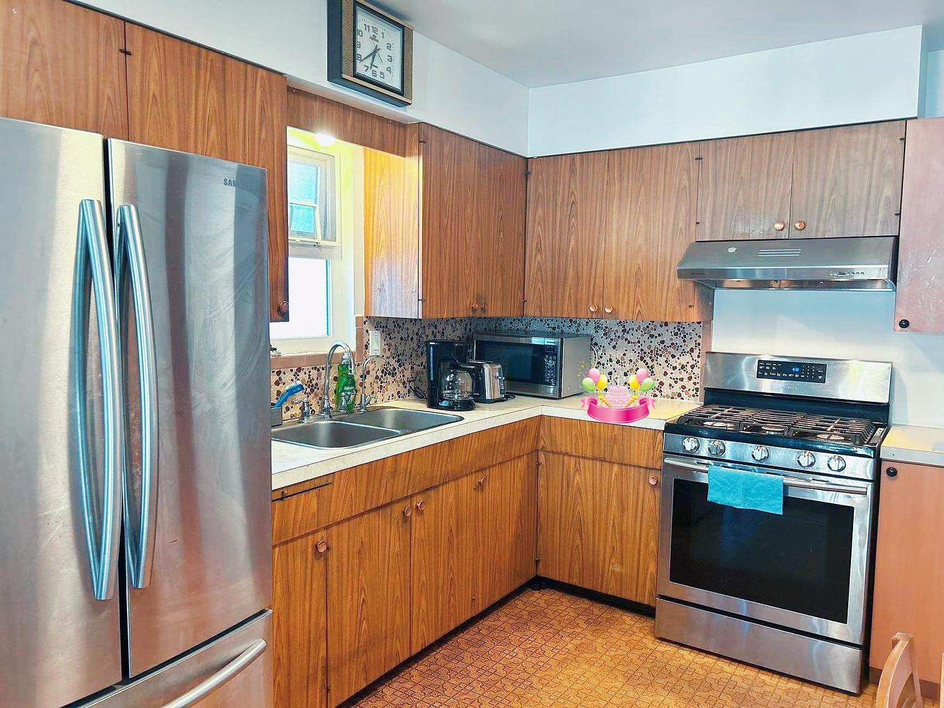 5530 College Street, Vancouver, BC