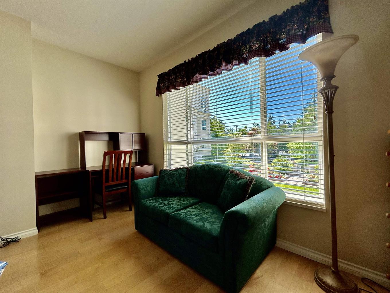 225-3098 Guildford Way, Coquitlam, BC