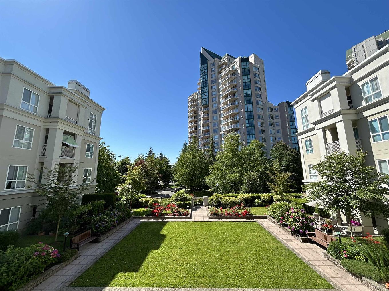 225-3098 Guildford Way, Coquitlam, BC