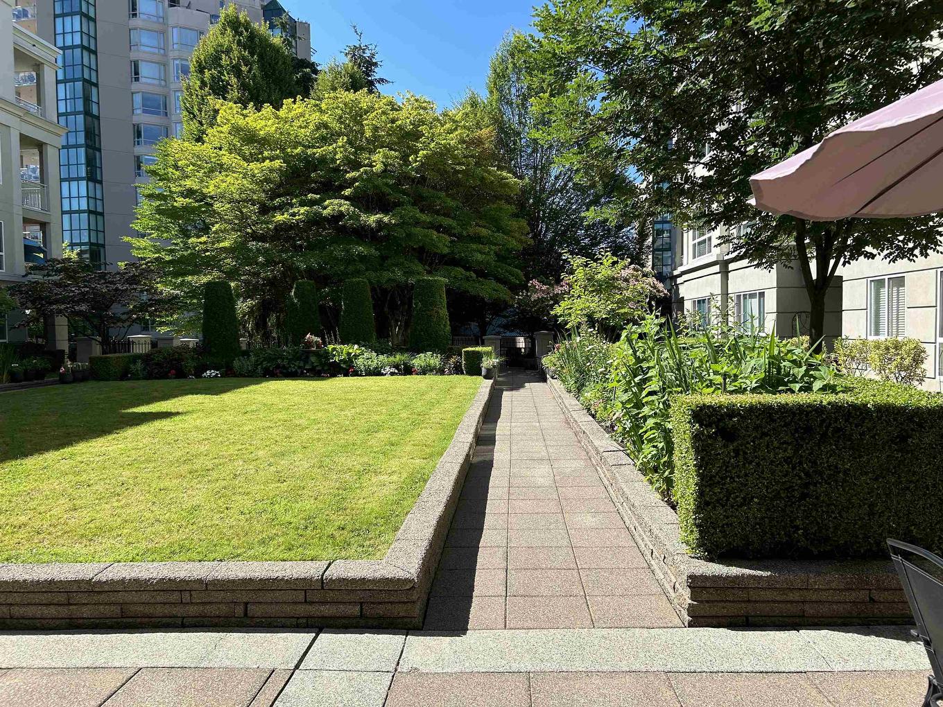 225-3098 Guildford Way, Coquitlam, BC