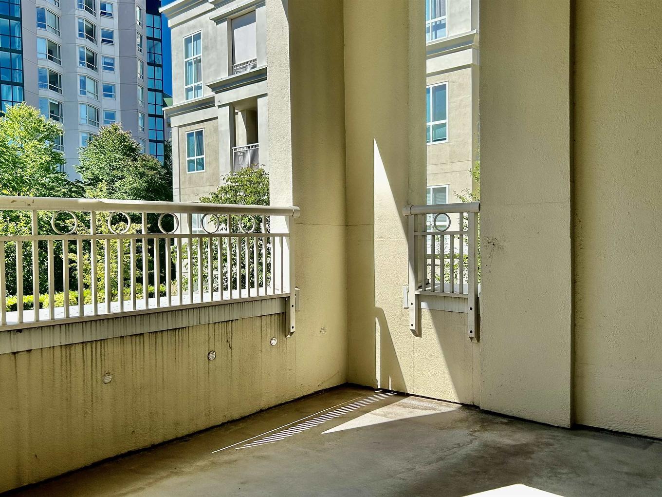 225-3098 Guildford Way, Coquitlam, BC