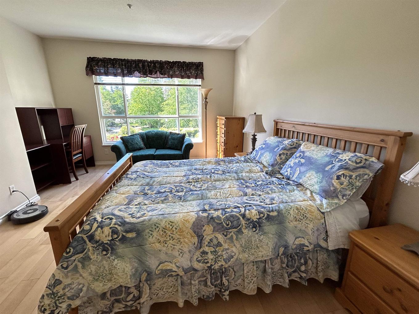 225-3098 Guildford Way, Coquitlam, BC