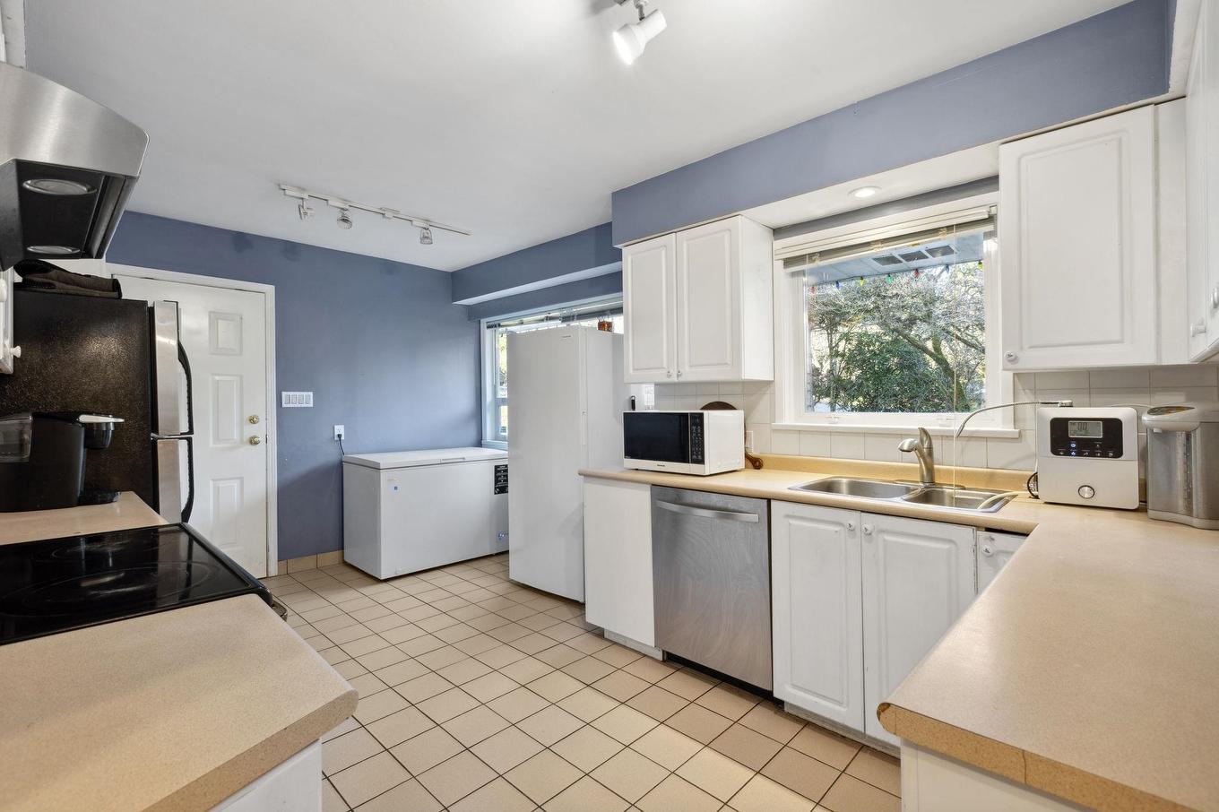 1645 Taylor Way, West Vancouver, BC