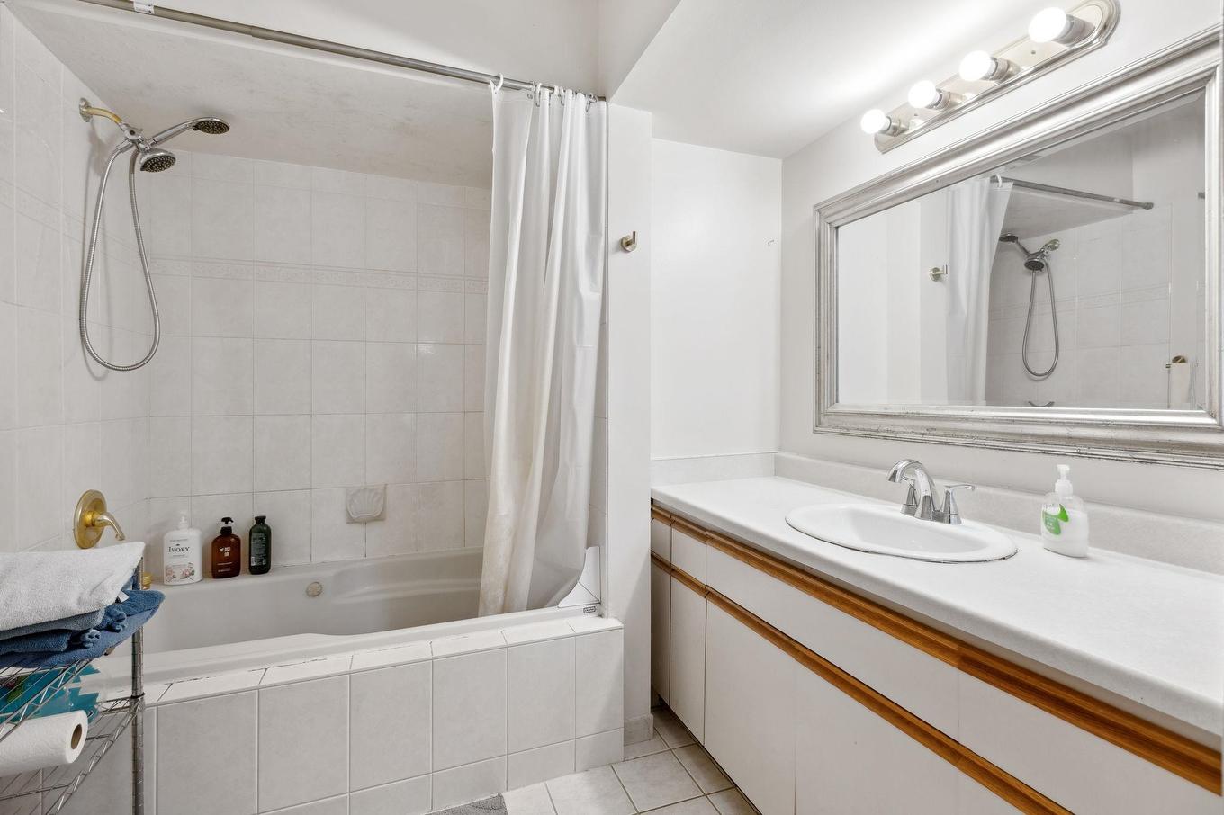 1645 Taylor Way, West Vancouver, BC