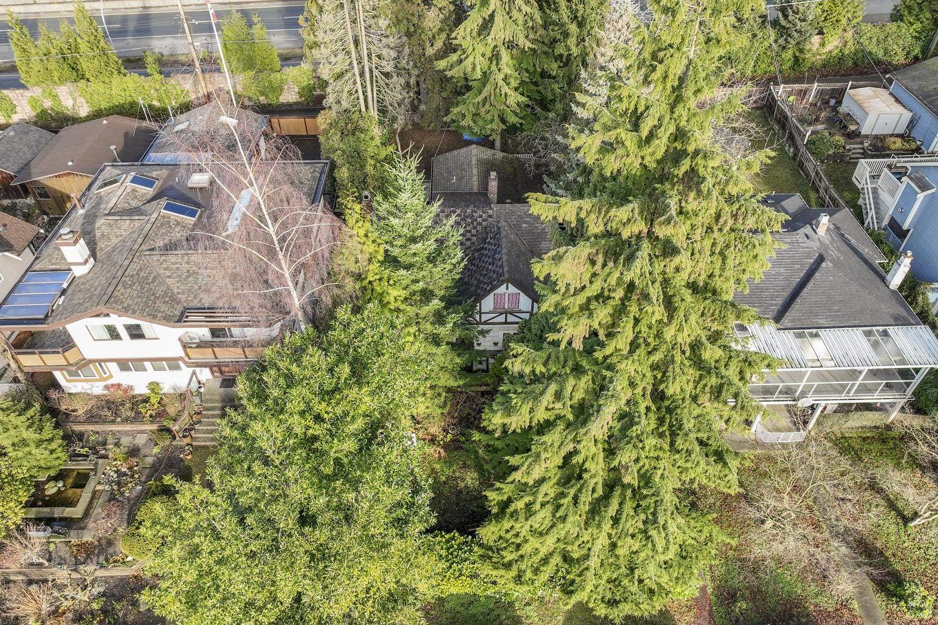 234 24Th Street E, North Vancouver, BC