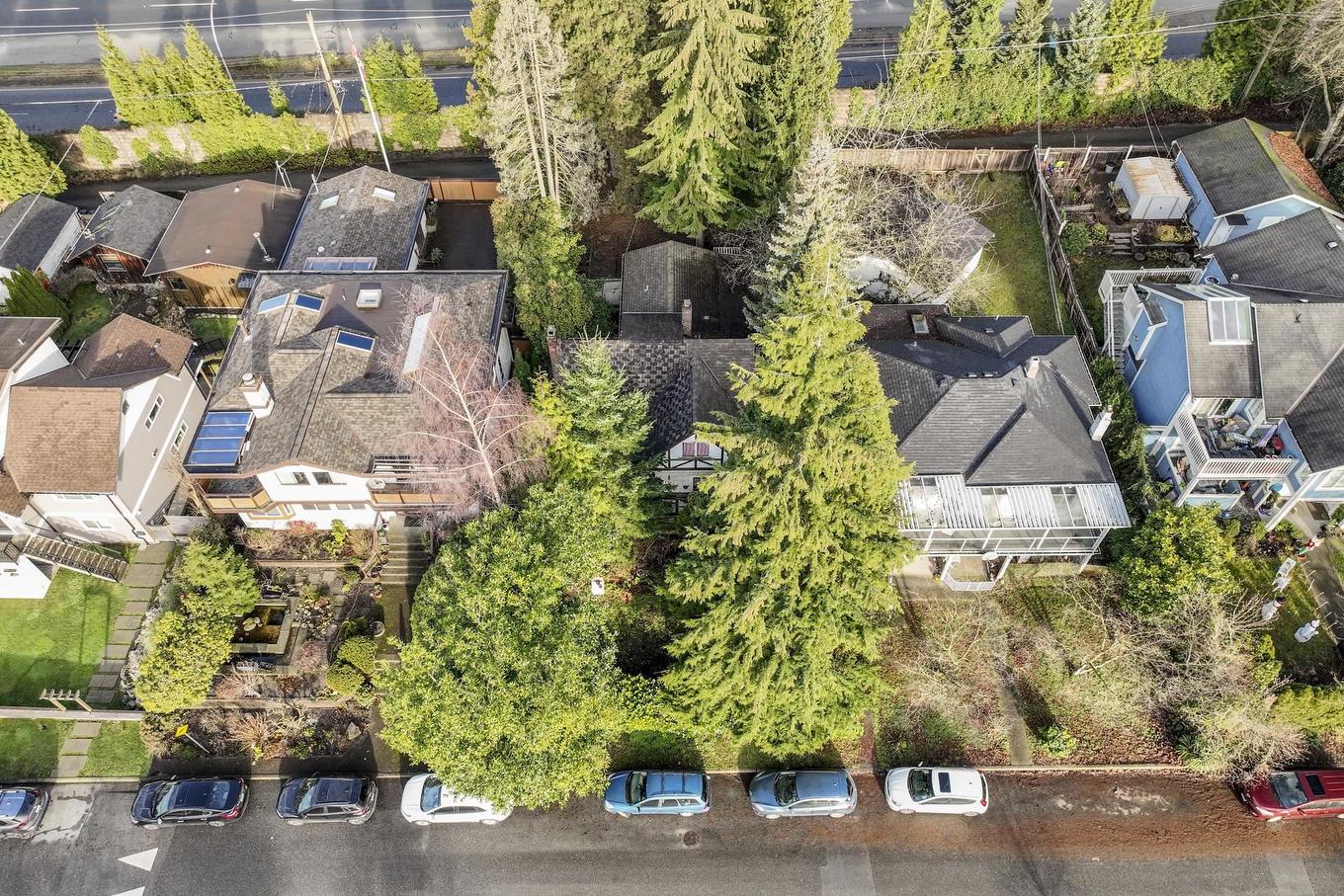 234 24Th Street E, North Vancouver, BC