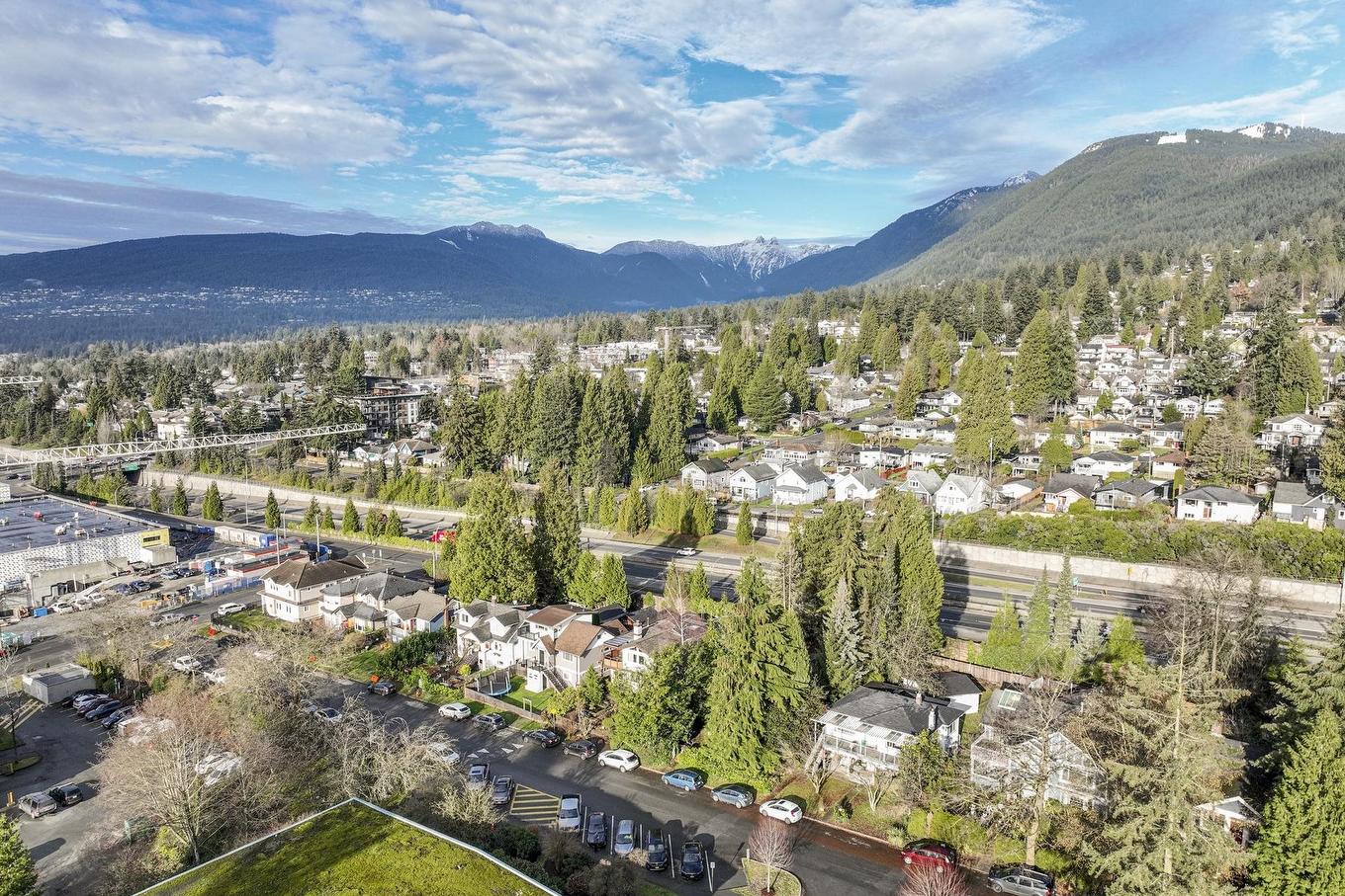 234 24Th Street E, North Vancouver, BC