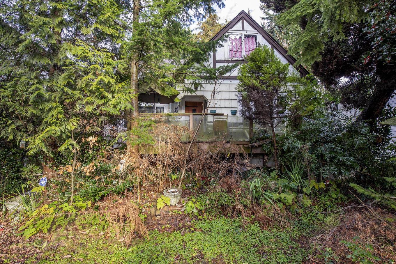 234 24Th Street E, North Vancouver, BC