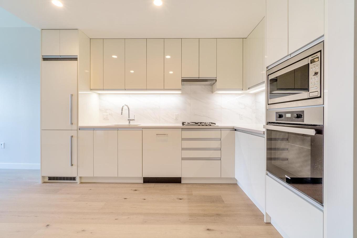 208-528 King Edward Avenue W, Vancouver, BC