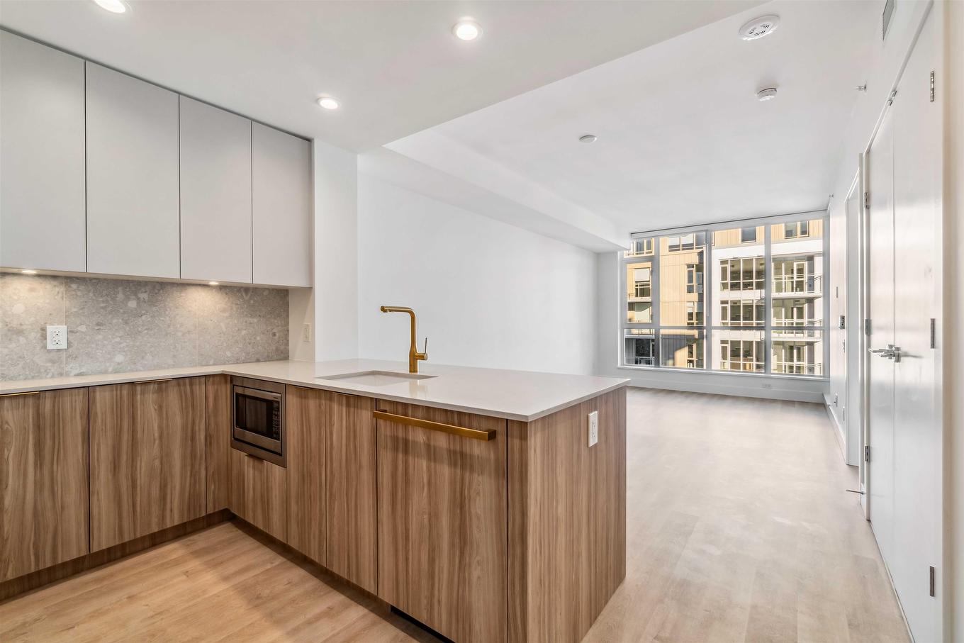 902-2325 Emery Court, North Vancouver, BC