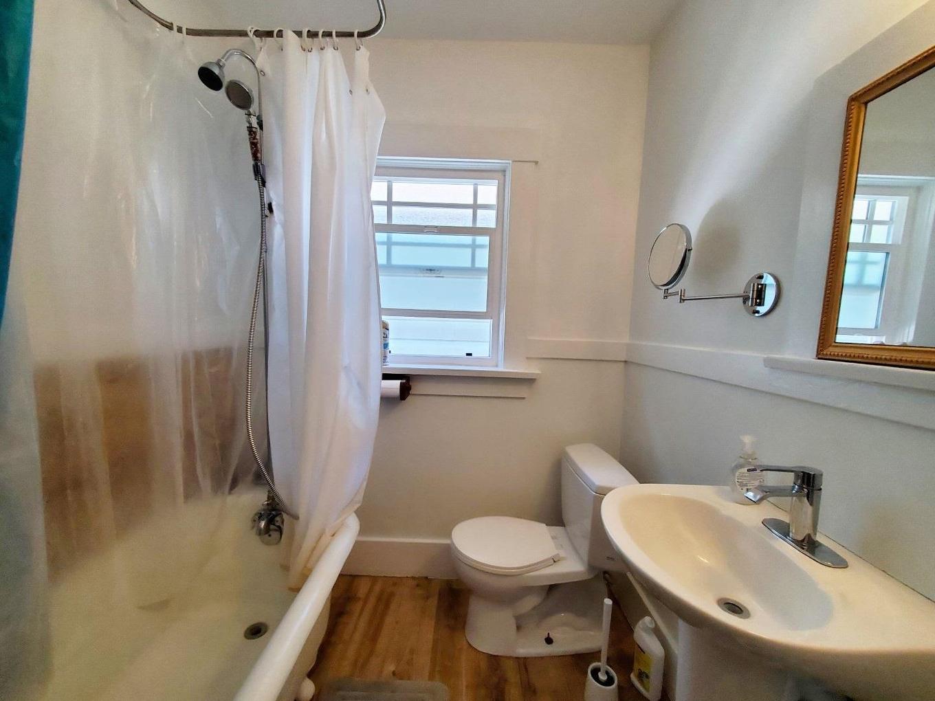 3542 16Th Avenue W, Vancouver, BC