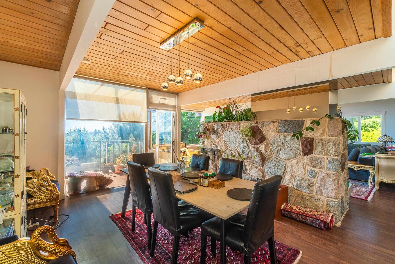 2664 Rosebery Avenue, West Vancouver, BC