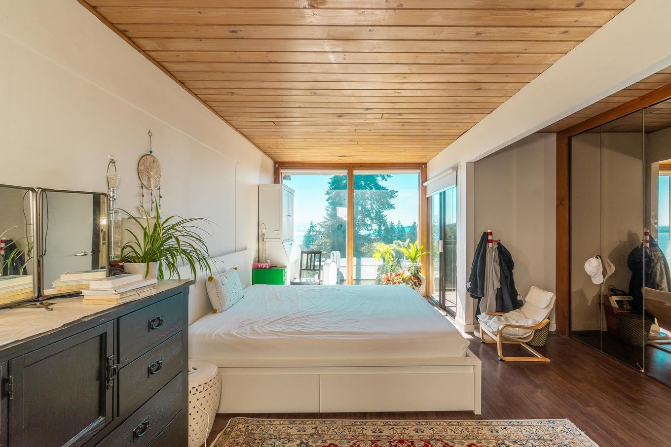 2664 Rosebery Avenue, West Vancouver, BC