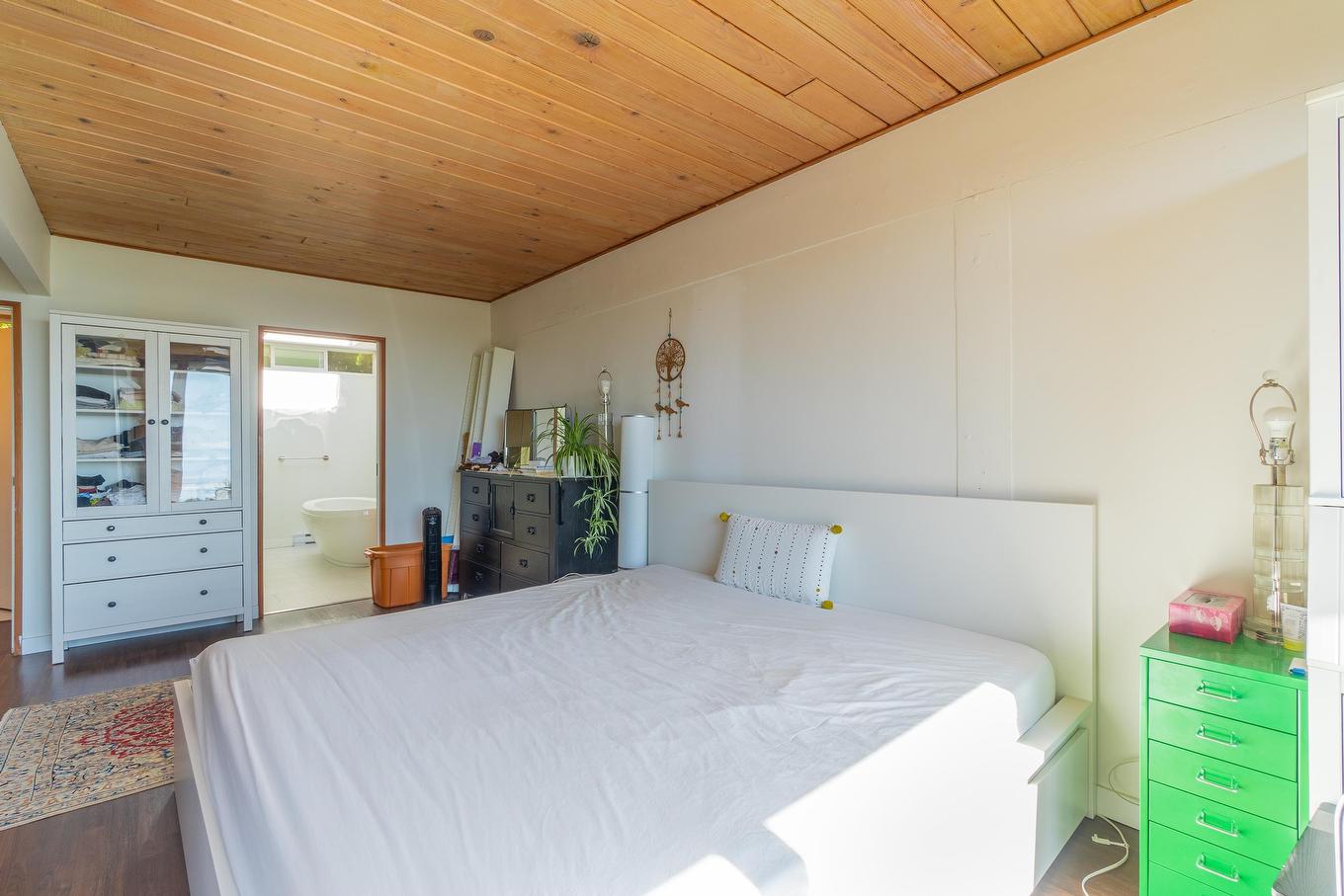 2664 Rosebery Avenue, West Vancouver, BC