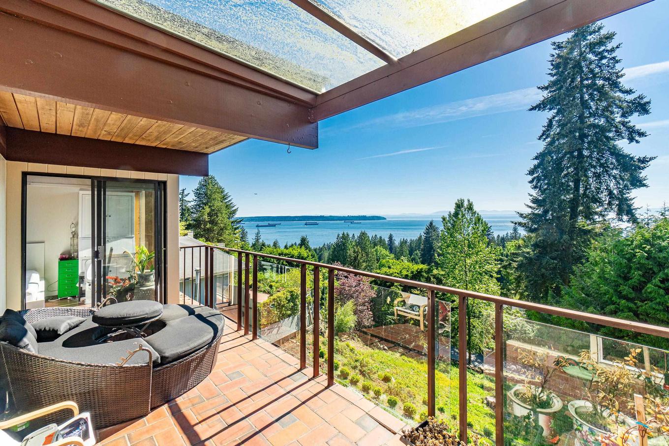 2664 Rosebery Avenue, West Vancouver, BC