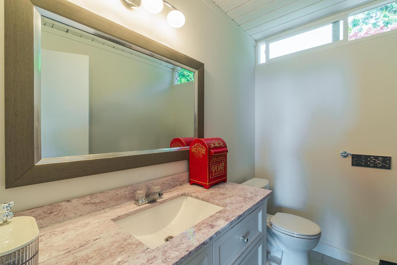 2664 Rosebery Avenue, West Vancouver, BC