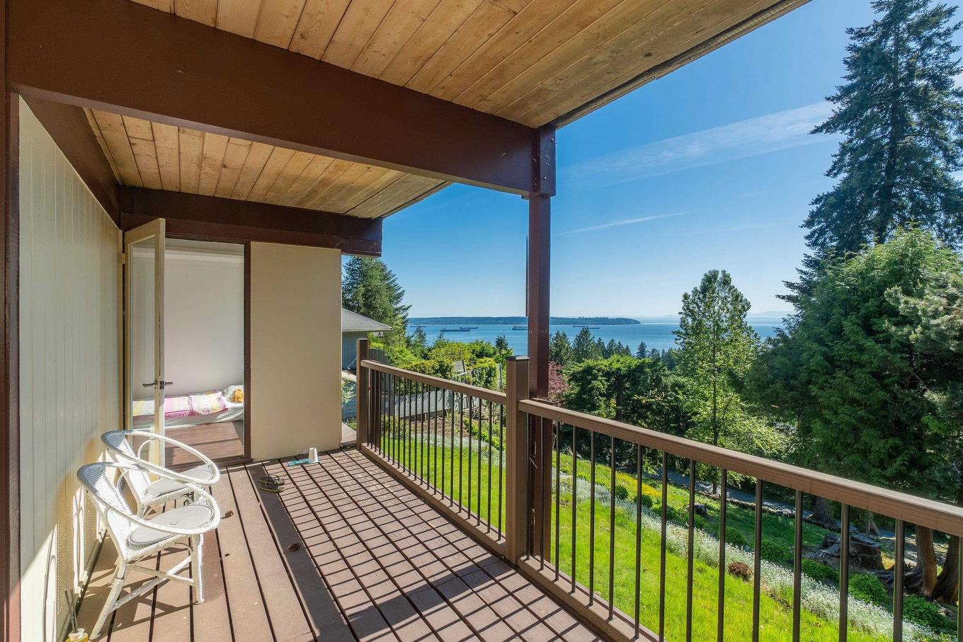 2664 Rosebery Avenue, West Vancouver, BC