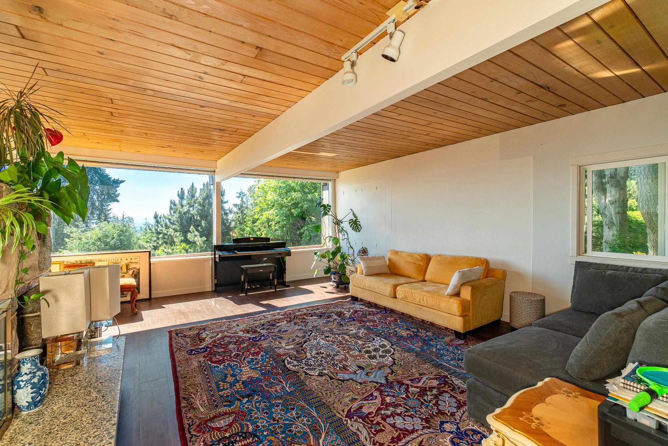 2664 Rosebery Avenue, West Vancouver, BC