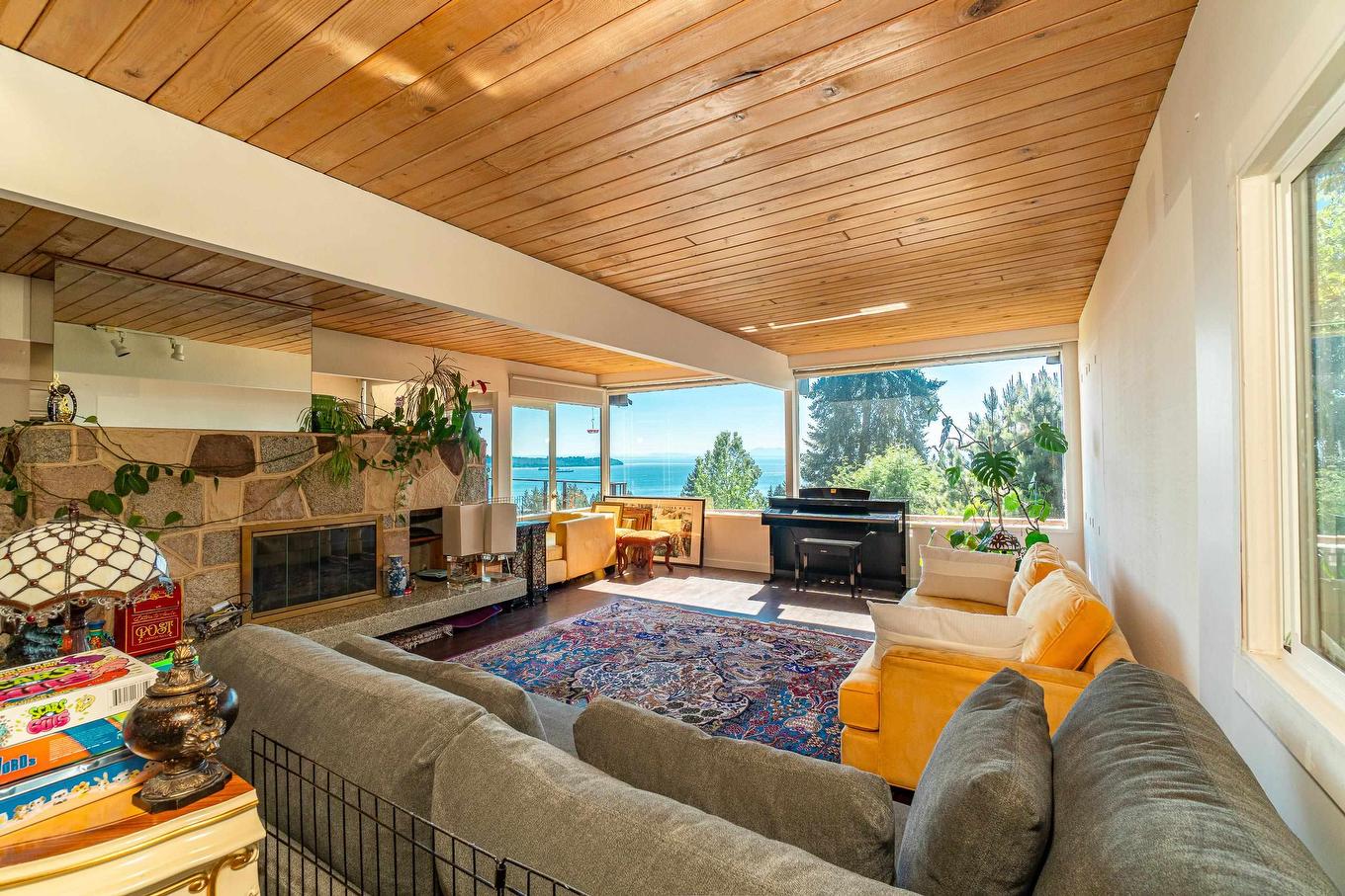 2664 Rosebery Avenue, West Vancouver, BC