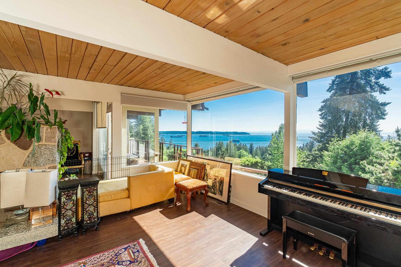 2664 Rosebery Avenue, West Vancouver, BC