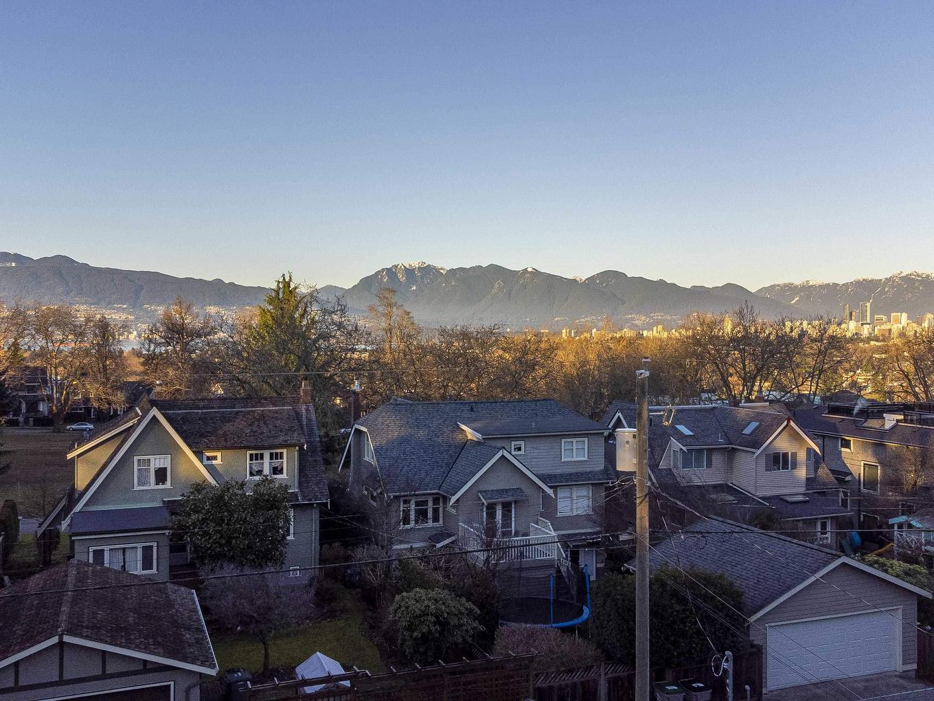 3229 24Th Avenue W, Vancouver, BC