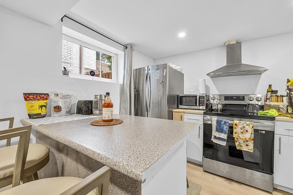 3229 24Th Avenue W, Vancouver, BC