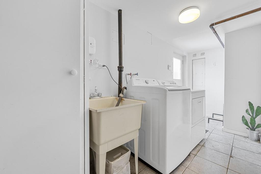 3229 24Th Avenue W, Vancouver, BC