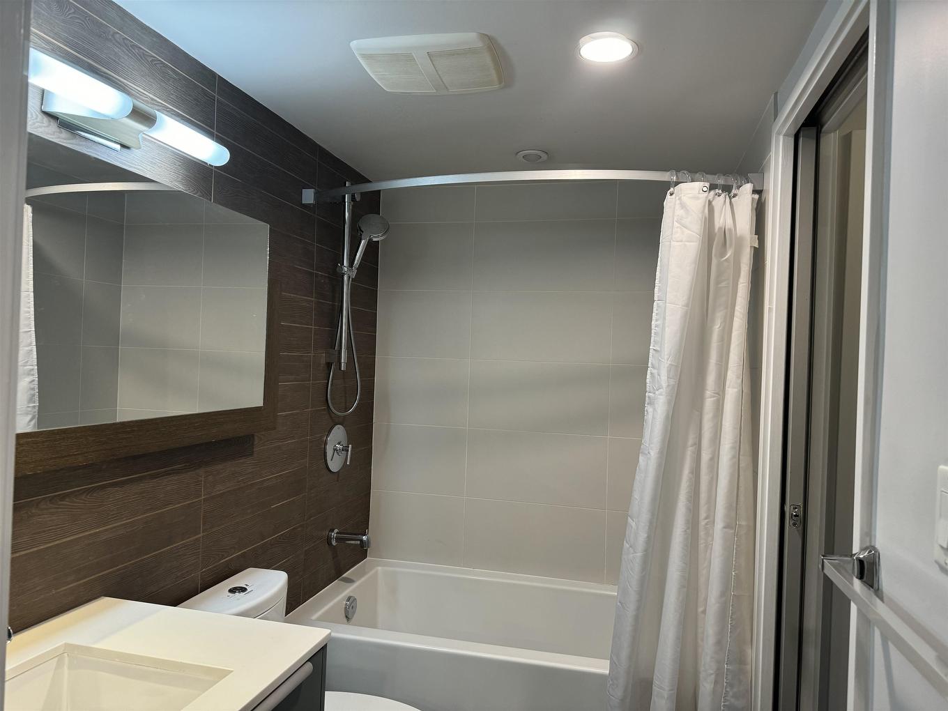 1009-161 Georgia Street W, Vancouver, BC