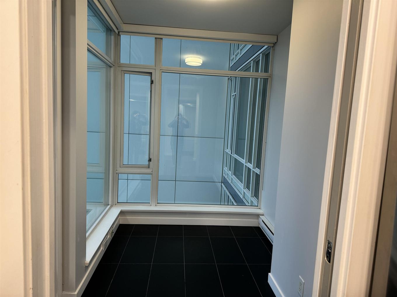 1009-161 Georgia Street W, Vancouver, BC