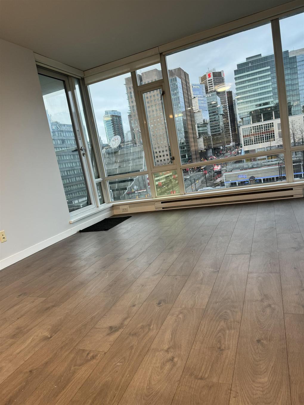 1009-161 Georgia Street W, Vancouver, BC