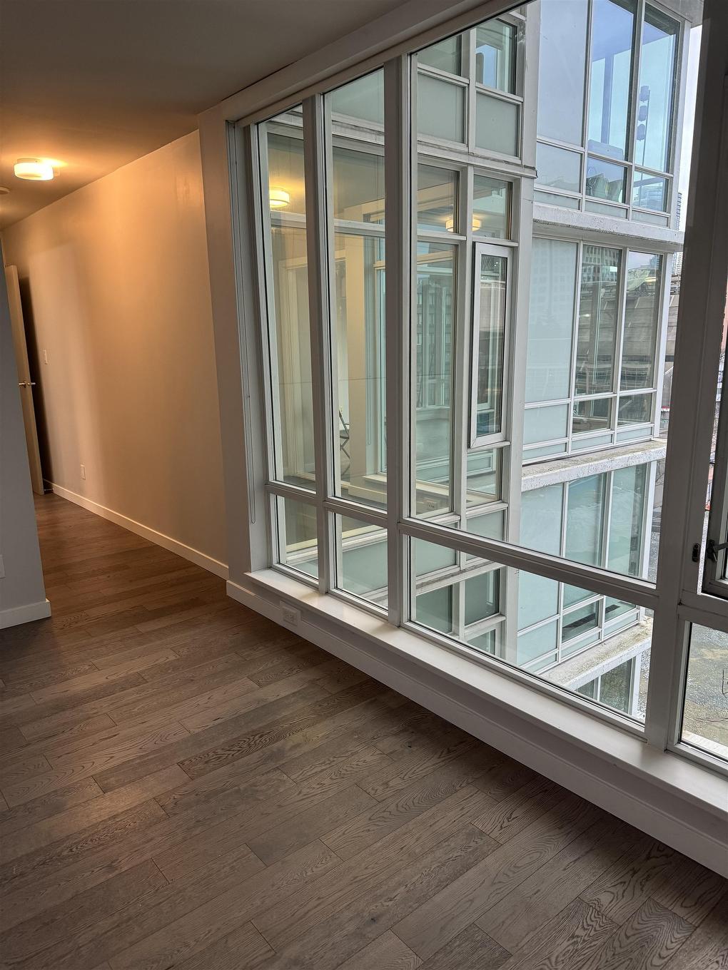 1009-161 Georgia Street W, Vancouver, BC