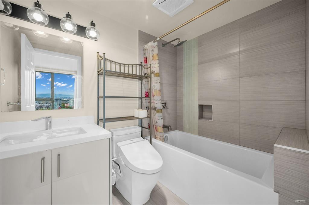 1507-8248 Lansdowne Road, Richmond, BC