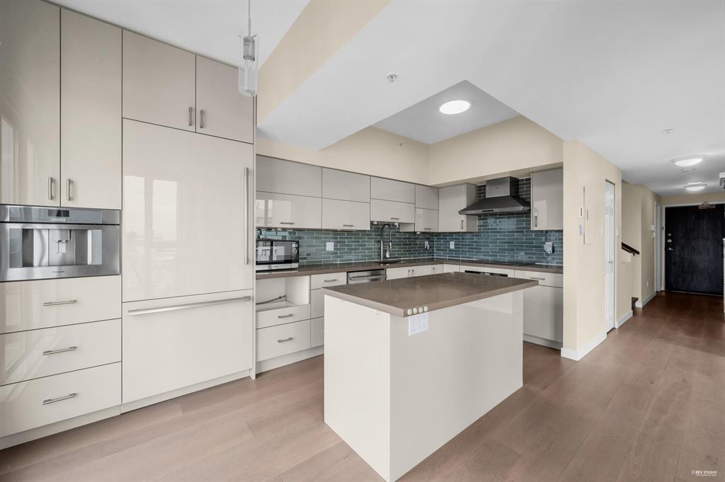 1507-8248 Lansdowne Road, Richmond, BC