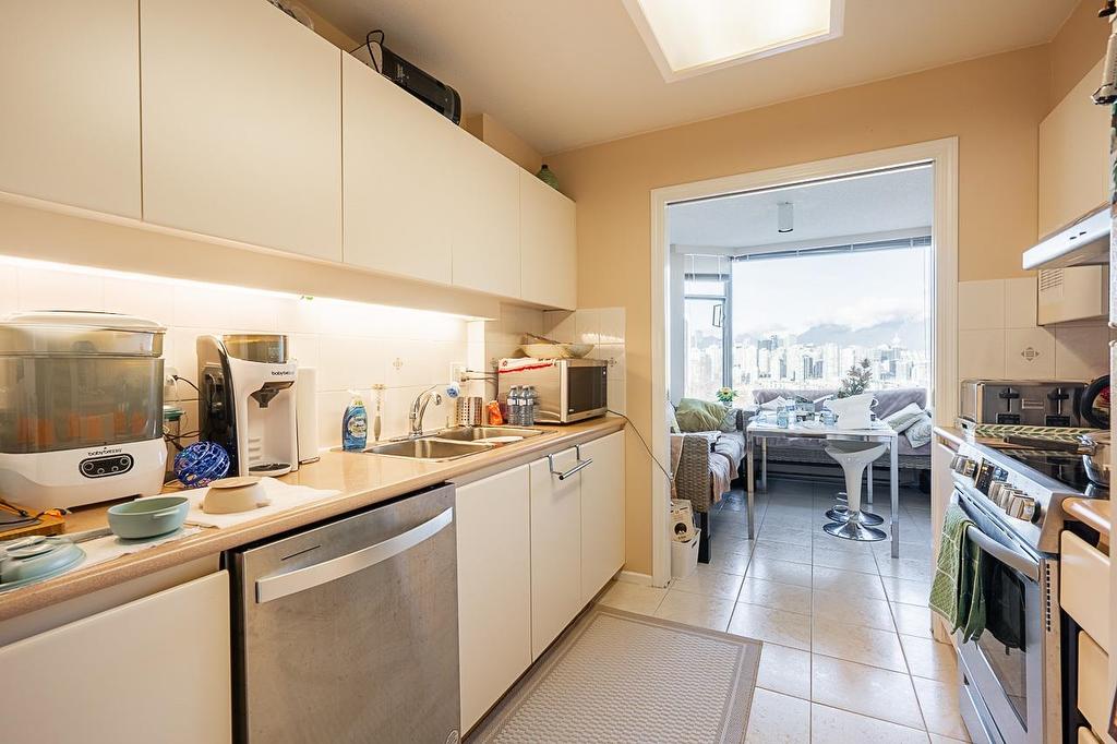 802-2668 Ash Street, Vancouver, BC