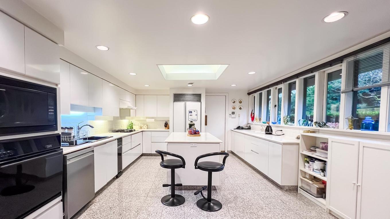 2388 Marine Drive Sw, Vancouver, BC