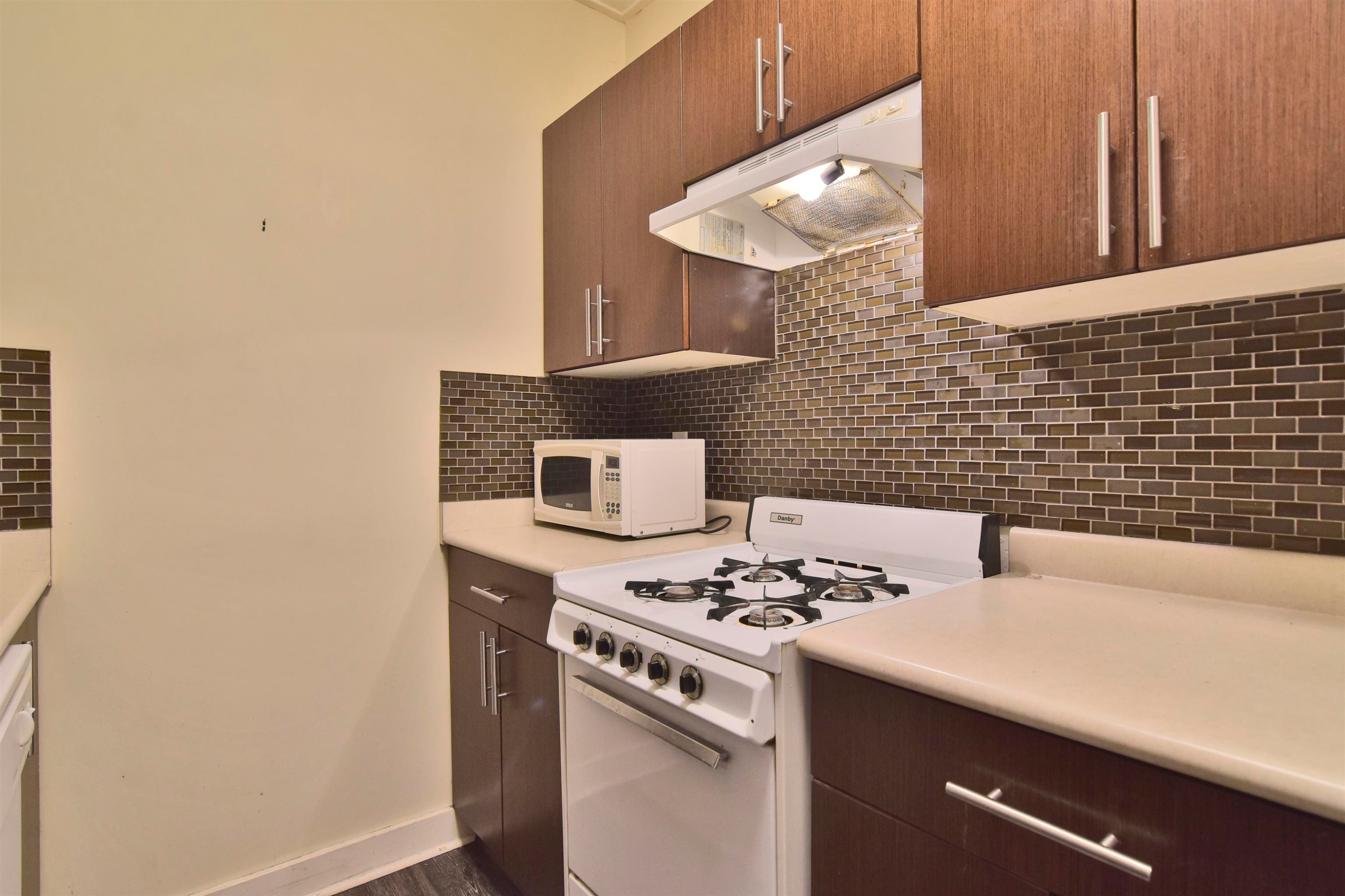 14-935 Jervis Street, Vancouver, BC