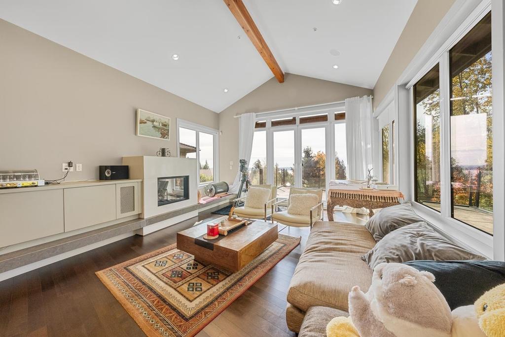 2611 Chelsea Court, West Vancouver, BC